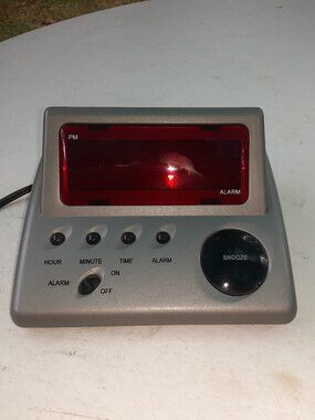 Elgin 4042 Digital Alarm Clock With Oversized Numbers